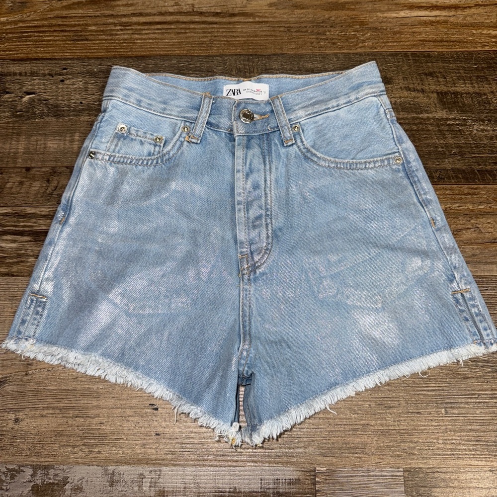 Zara High Rise Shimmer Denim Shorts Light Wash Frayed Hem button Women’s Size 4 - Picture 1 of 7